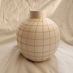 Off Medium White‎ Geometric Ceramic Vase Matte Handmade